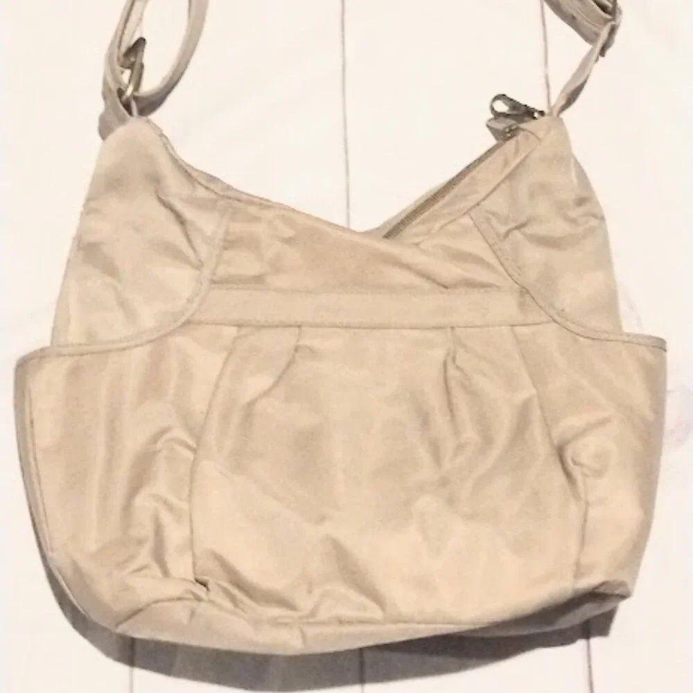 Travelon Anti theft Hobo Bag Purse/Travel bag